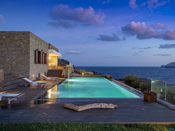 Modern Villa with a pool on the Italian beach for rent - meetpointtravel.com