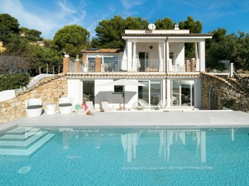 Small sunny villa in Italy for rent - meetpointtravel.com
