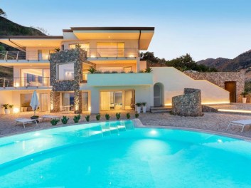 Luxury Villa with pool in italy for rent - meetpointtravel.com