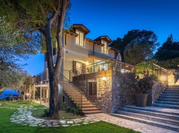 Stone villa in Italy for rent - meetpointtravel.com